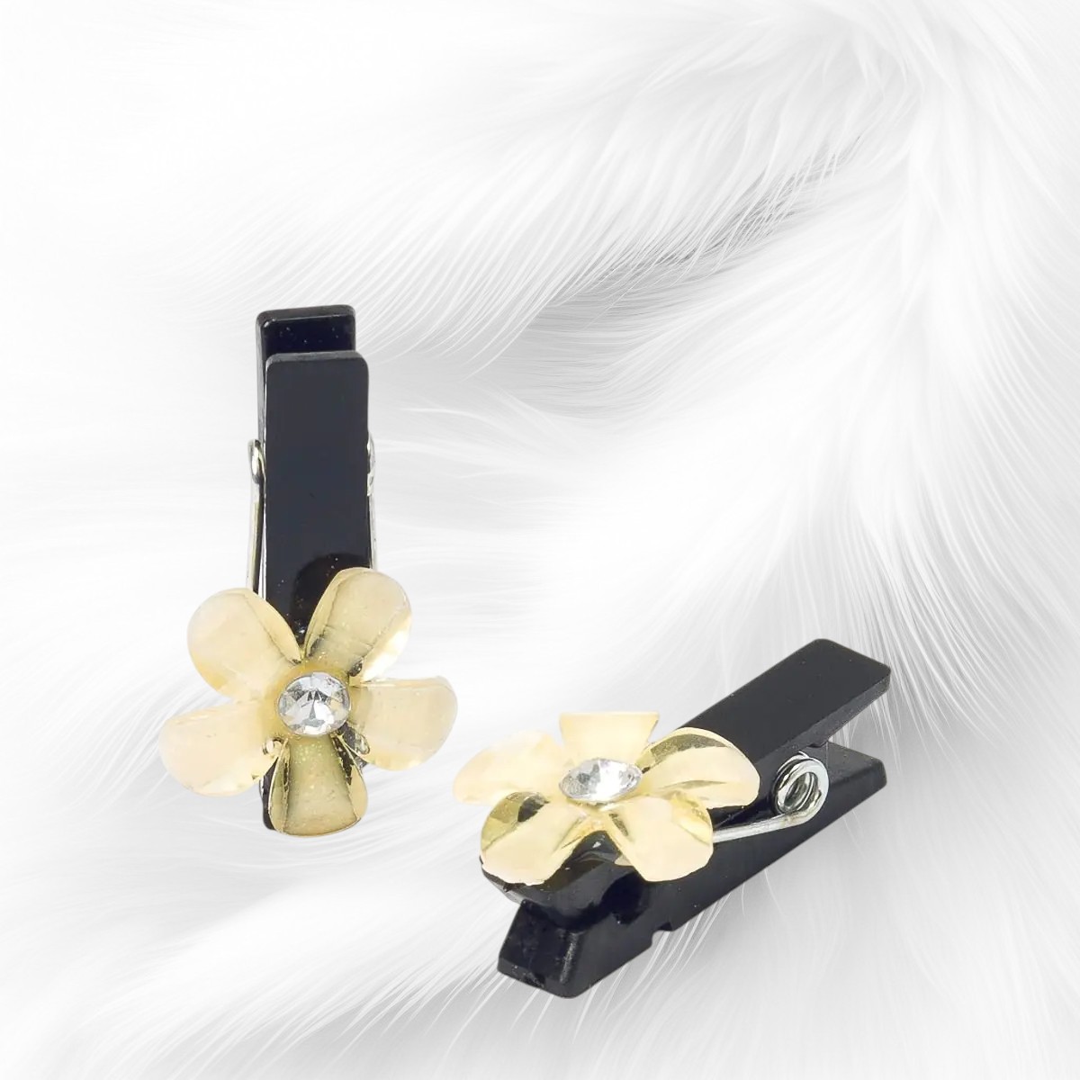 Pince noire à fleur jaune